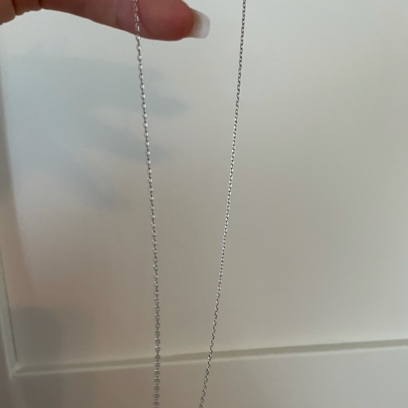 Never worn, perfect condition, silver chain - Picture 6 of 7